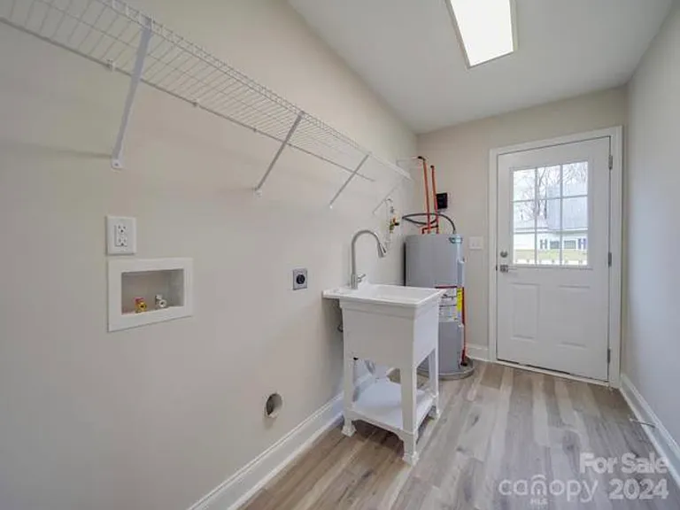 409 Grace Ave NW — Photo 8