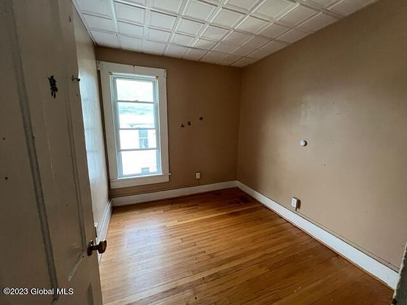 5th image of 66 James Street