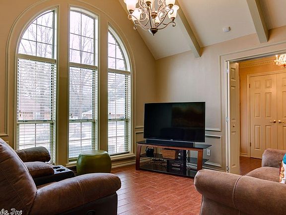 4th image of 605 Brown Dr