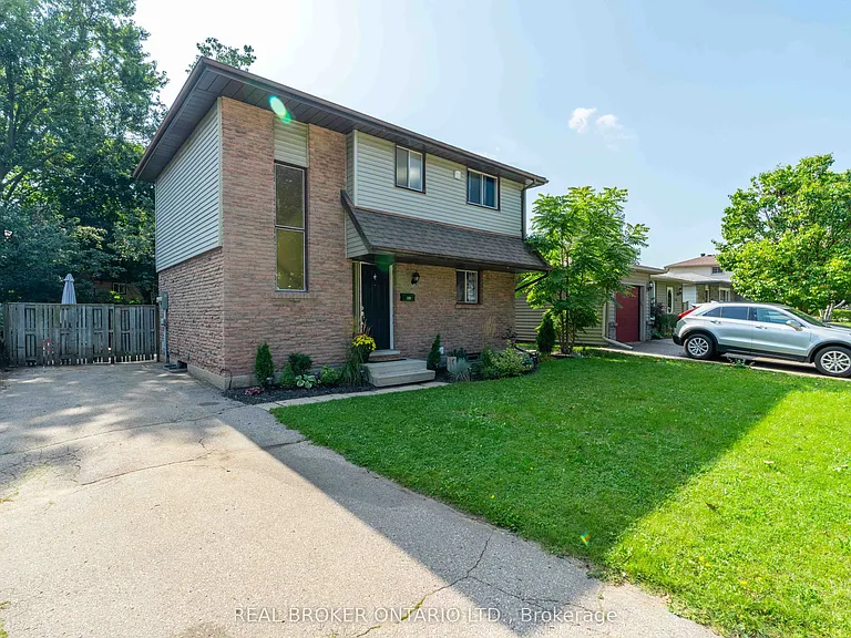 232 Cedarwoods Cres — Photo 5