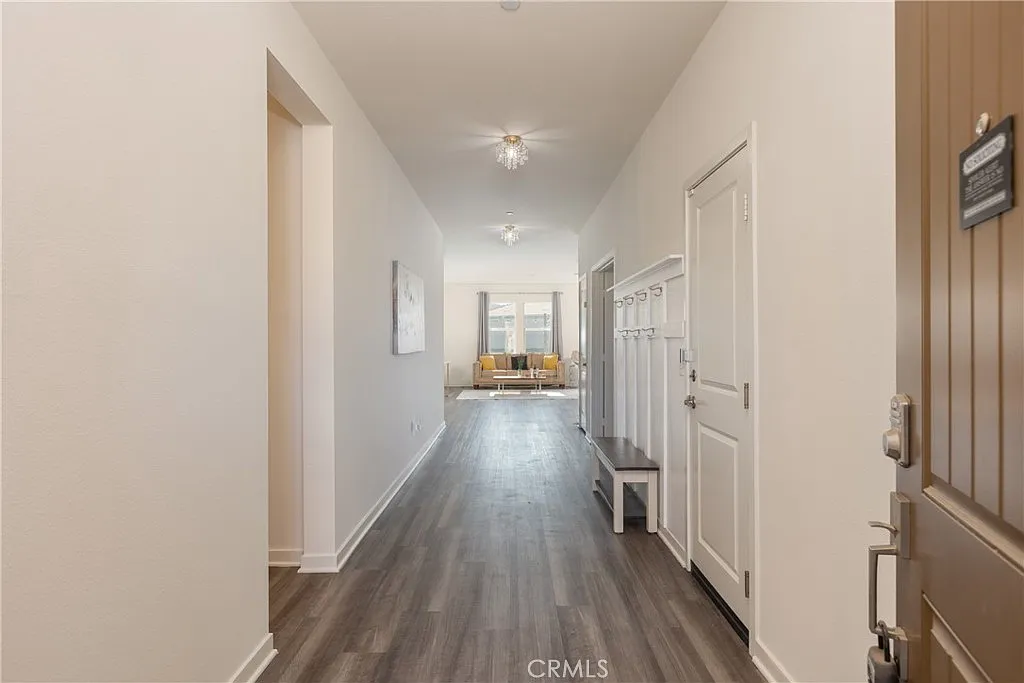 4 bed, 2.5 bath, 2620 sqft, $4,650 — Photo 3
