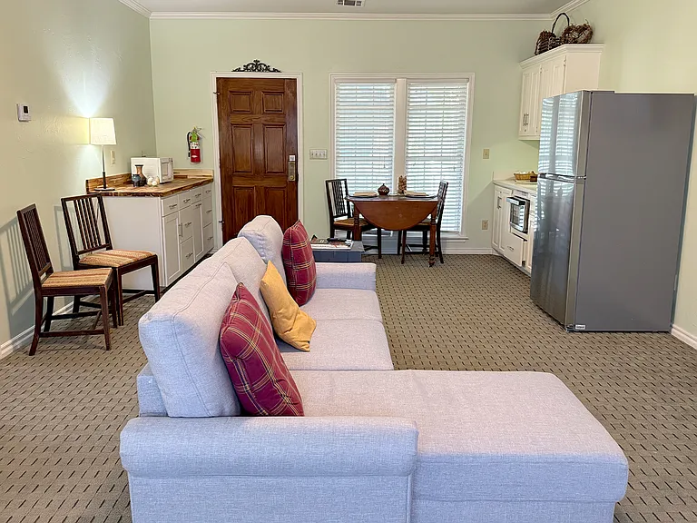 321 W Tonhawa St #2 — Photo 3