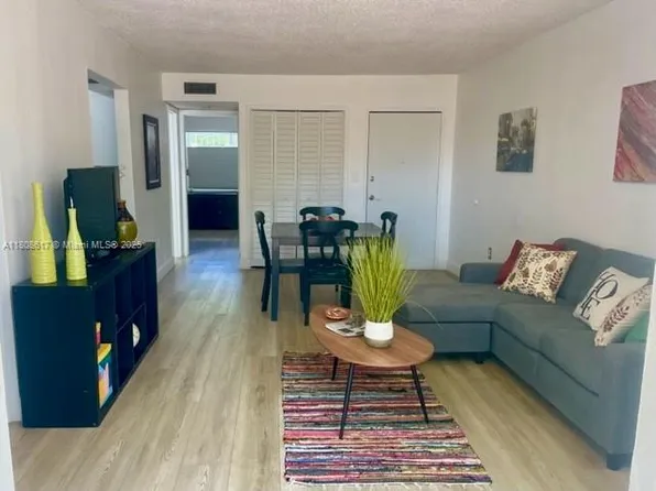 200 NW 107th Ave APT 106, Miami, FL 33172