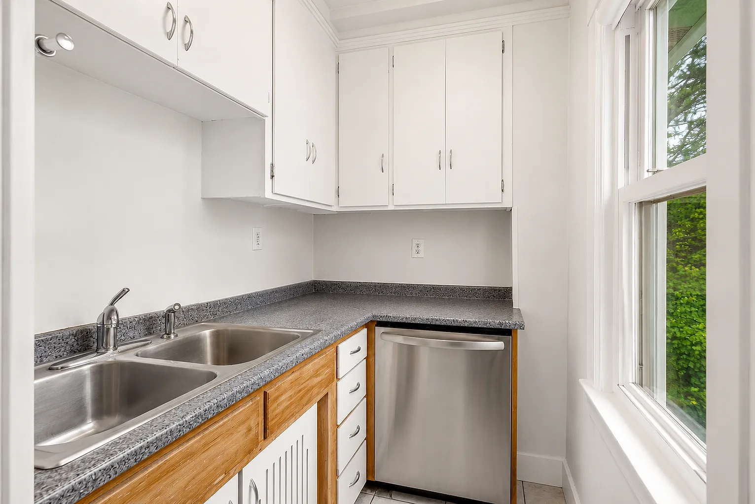 1539 Washington St NE — Photo 4