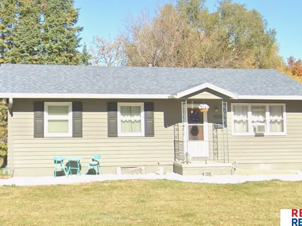 9006 Valley St, Omaha, NE 68124