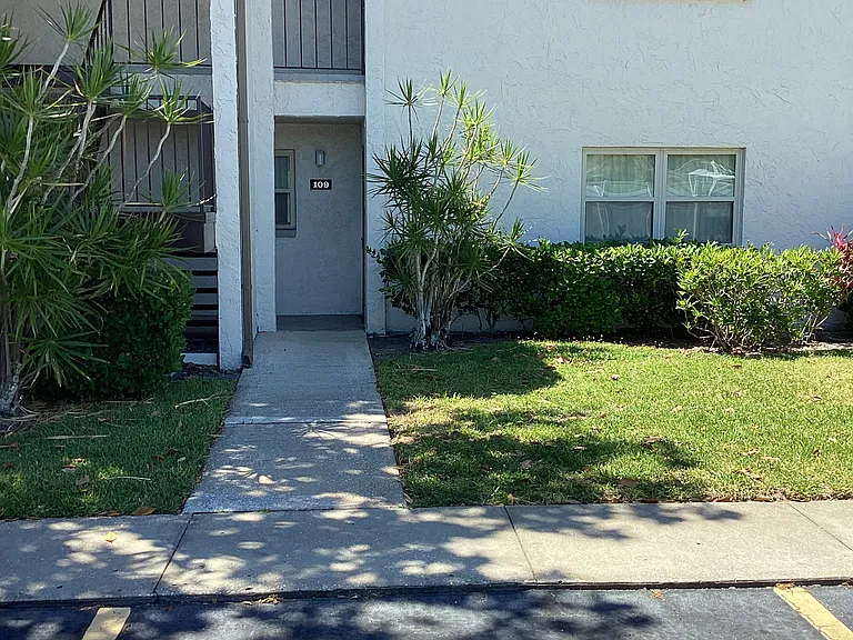 7701 Starkey Rd #110 — Photo 6