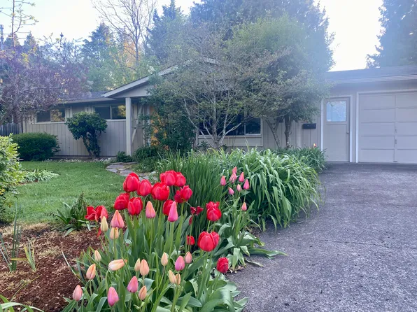 305 Rustic Pl, Eugene, OR 97401