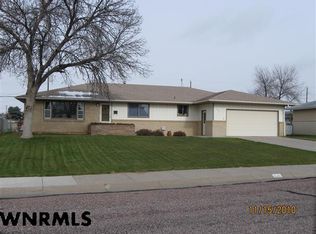 715 Rosedale Dr, Scottsbluff, NE 69361