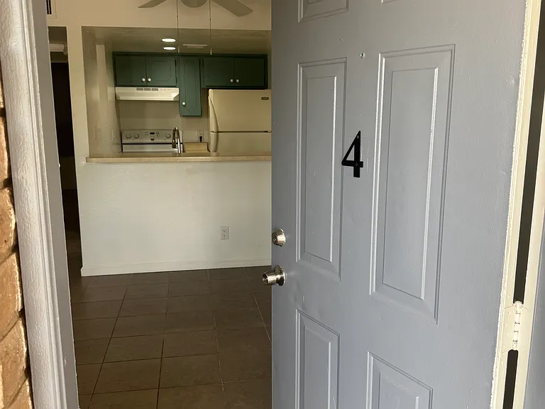 6333 W Maryland Ave #4 — Photo 1