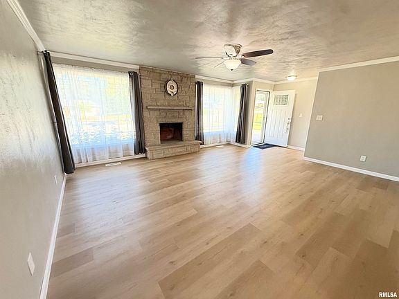 4th image of 2910 Chateau Ct
