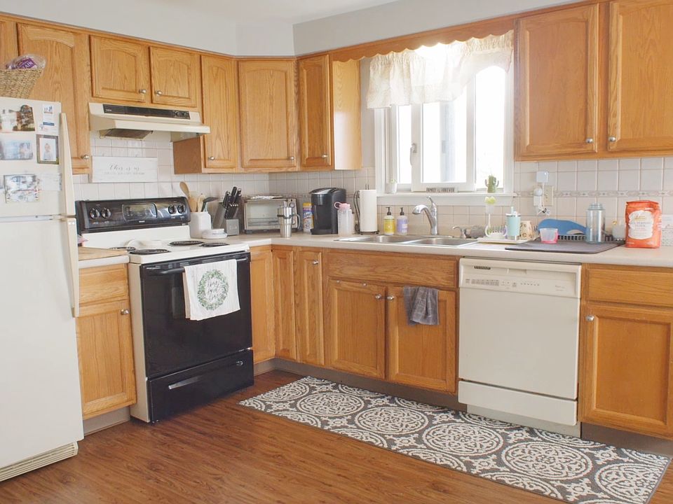 1st image of 366 Cayuga Rd