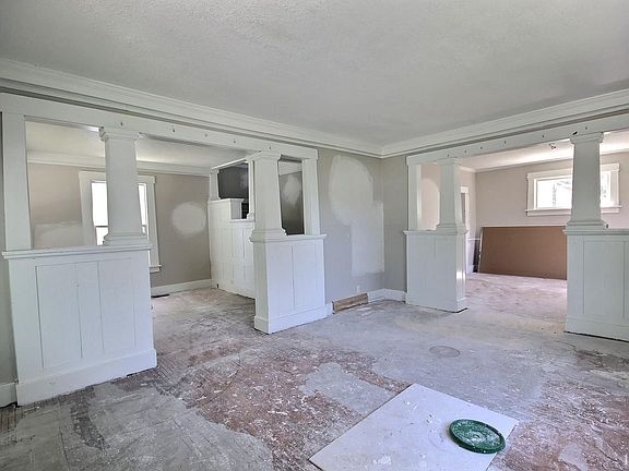 5th image of 2904 Thompson Ave