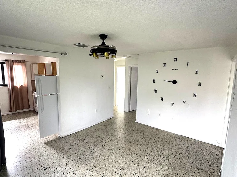 430 NW 9th Ave #3 — Photo 4