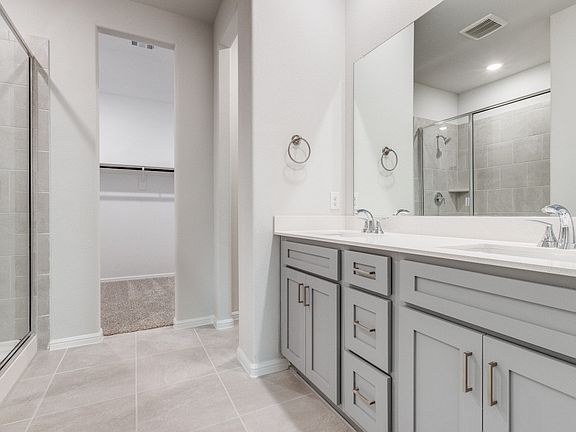 5th image of 817 Portina Dr