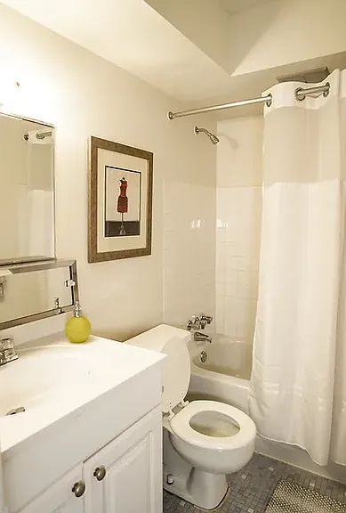 College Towers Apartments — Photo 7