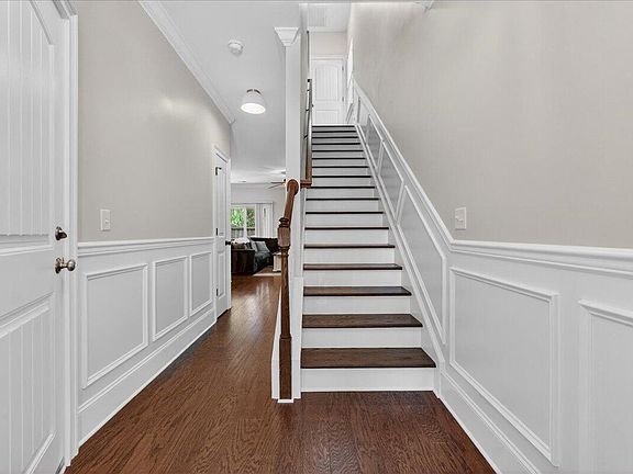2nd image of 2977 Emma Ln