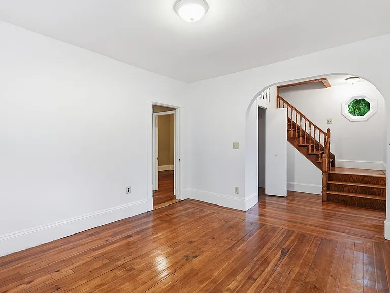 457 N Franklin St — Photo 2