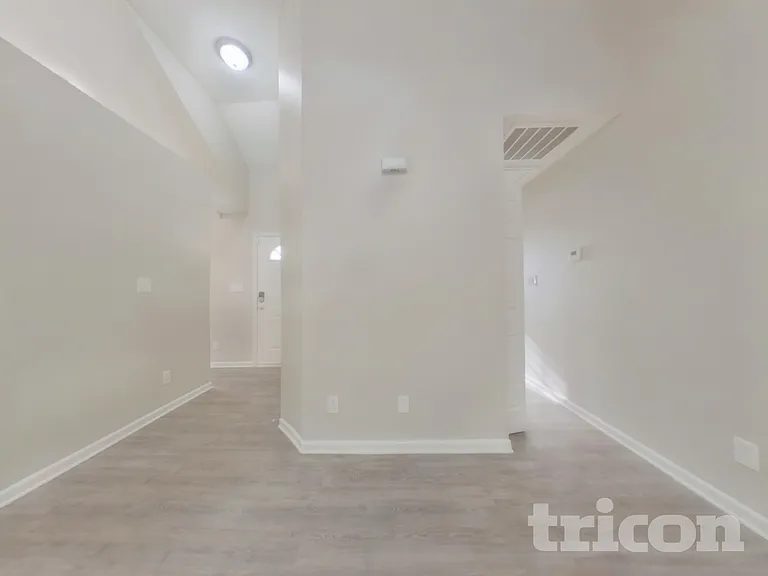 8820 Kismet Dr — Photo 3