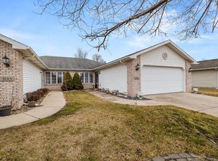 935 Blue Jay Way, Dyer, IN 46311