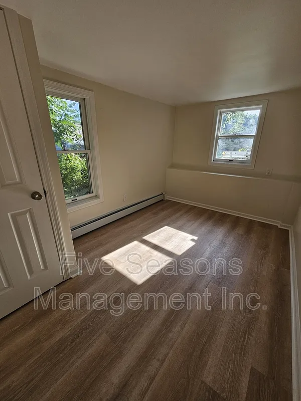 2 bed, 1.0 bath, 800 sqft, $1,900 — Photo 4