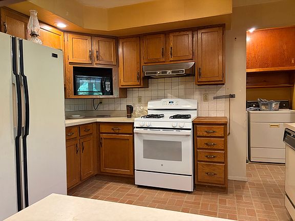5th image of 808 N Jefferson Ave