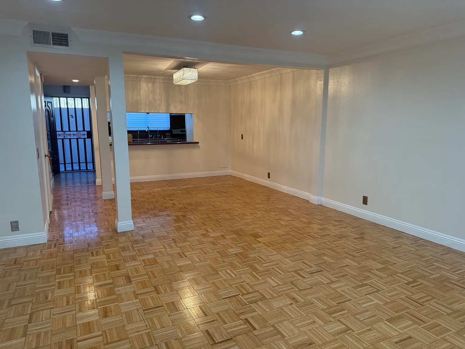 2 bed, 1.5 bath, 1250 sqft, $3,500 — Photo 2
