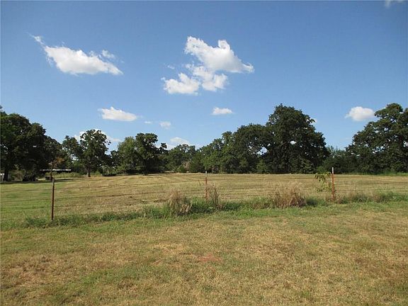 3rd image of Lakewood Dr