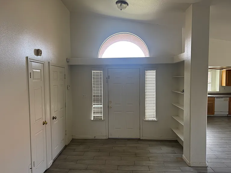 312 Zimmerman St — Photo 2