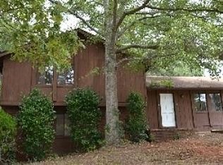 3046 Woodfield Dr, Rex, GA 30273