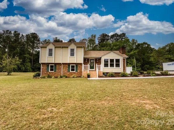 3021 University Dr, Lancaster, SC 29720