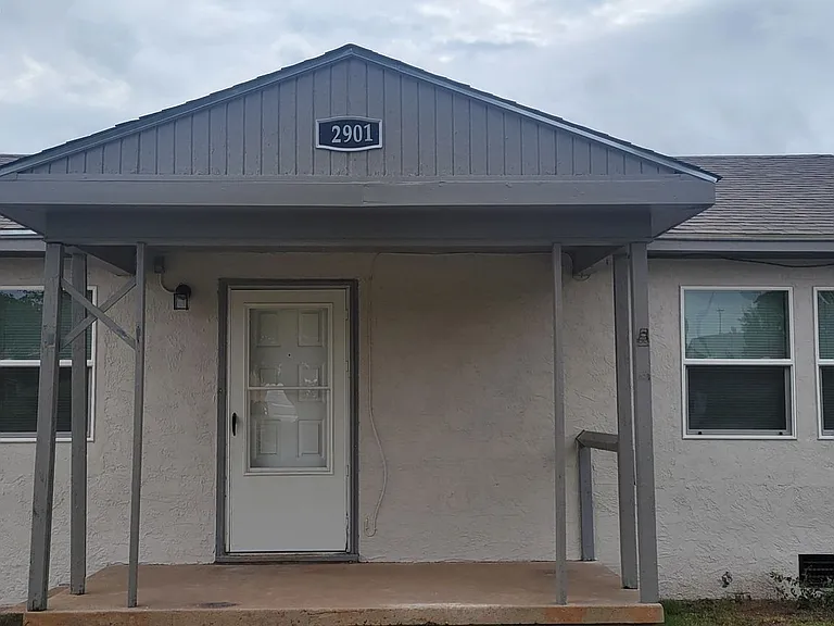 2901 Wallace St — Photo 4