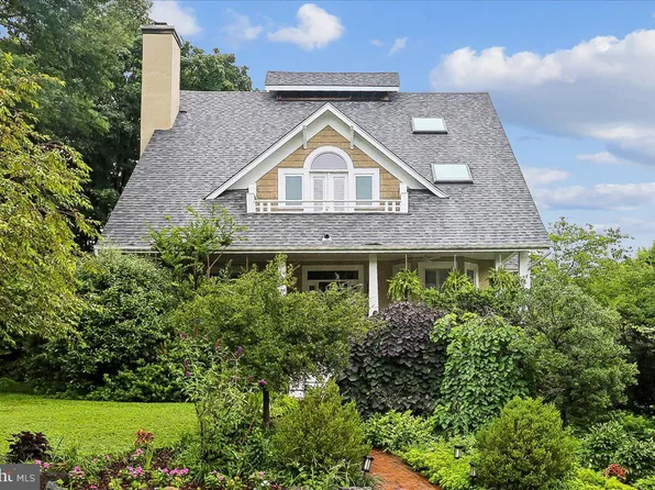 3701 Shepherd St, Chevy Chase, MD 20815