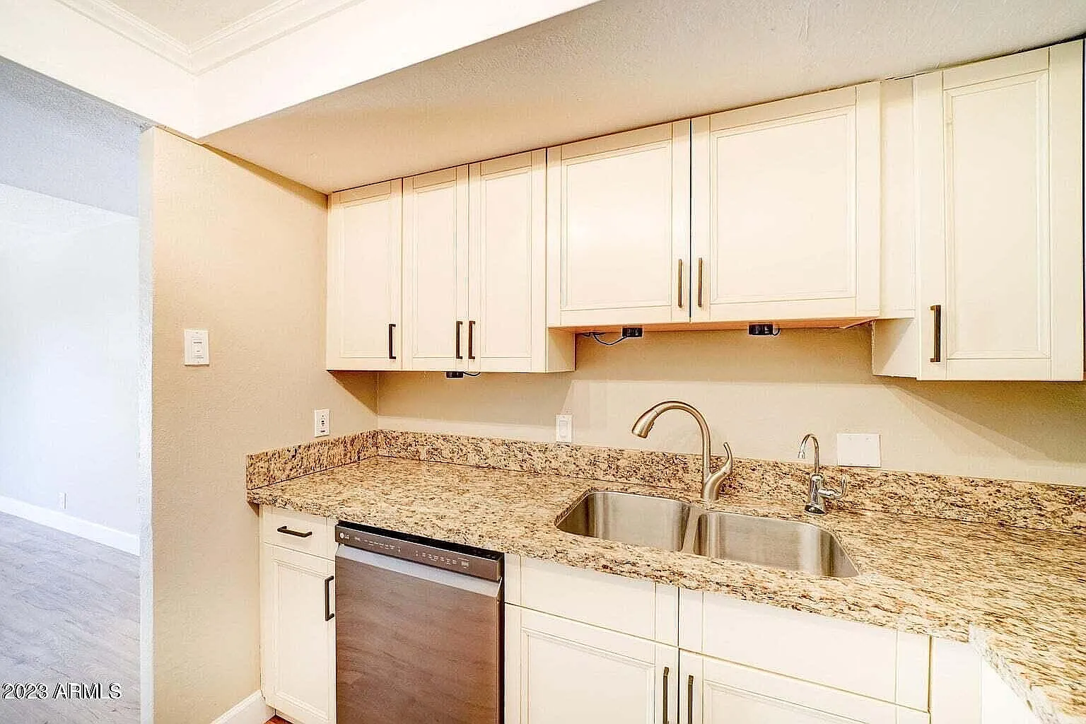 2 bed, 2.0 bath, 1200 sqft, $1,799 — Photo 2
