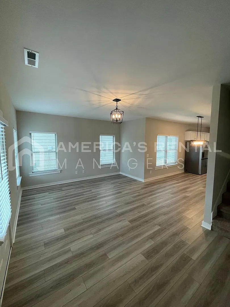Home for Rent in Cullman, AL. Available to View with 48 Hour Notice — Photo 4