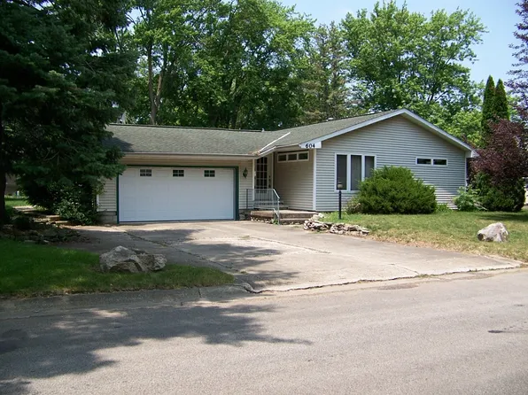 604 N Kring Ln, Fairbury, IL 61739