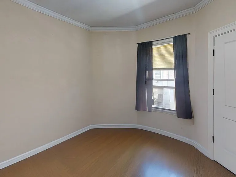 2975 Washington St — Photo 6