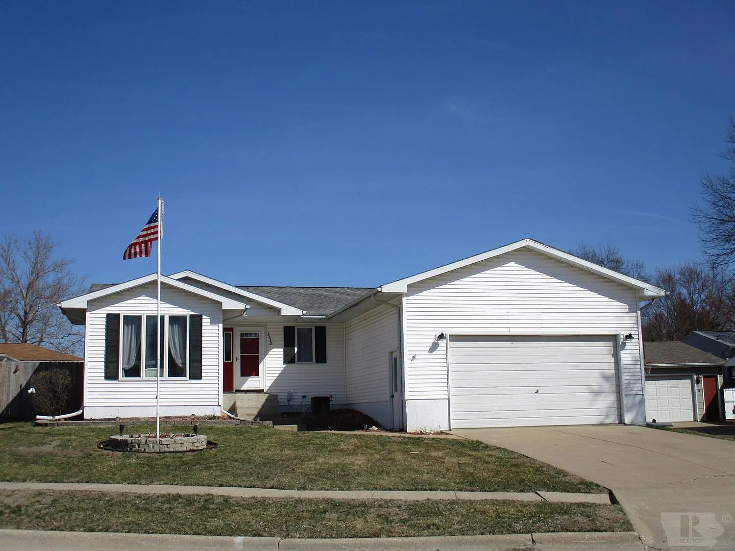 2832 Le Sylvia St photo 1