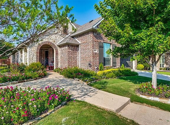 5th image of 1701 Woodway Dr