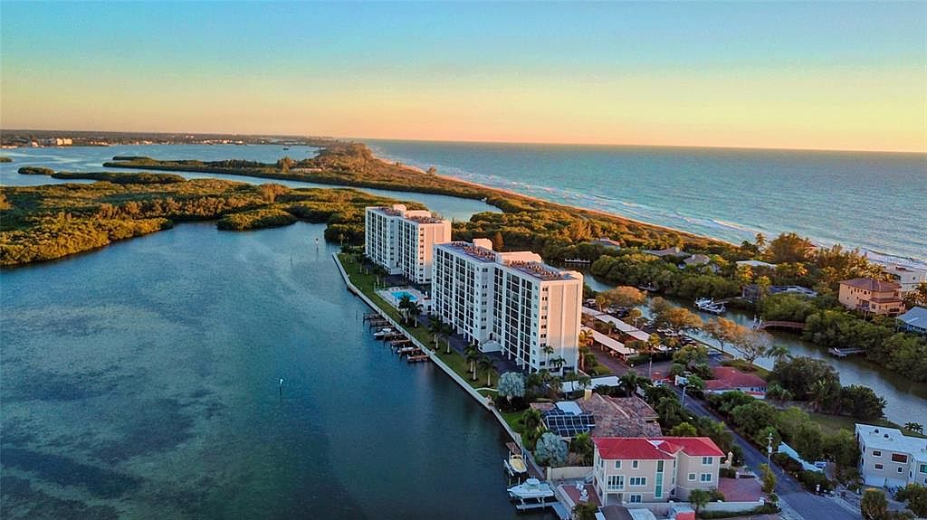 Stunning Penthouse Off Grid Apartments For Sale image