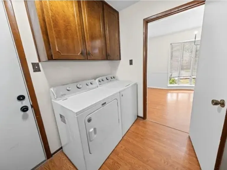 205 W Ash Ln — Photo 11