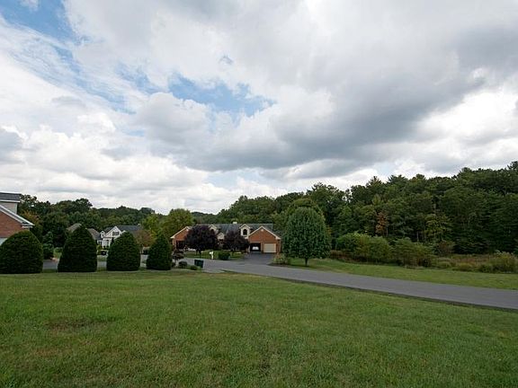 5th image of Via Largo Dr