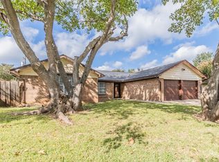 5517 Wood View St, North Richland Hills, TX 76180