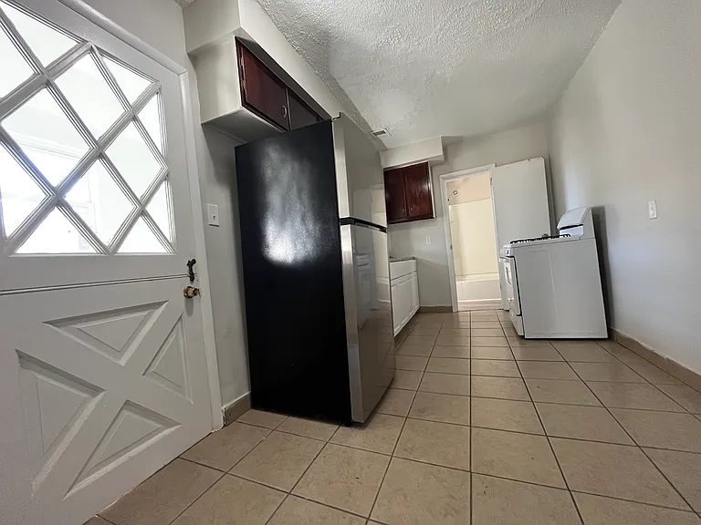 2340 Broadway Ave #2 — Photo 5