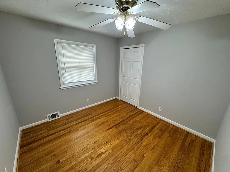 8016 Broadfern Dr — Photo 27
