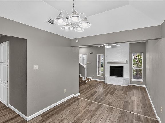 3rd image of 802 Custer St #1
