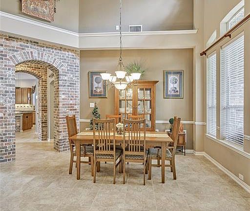 5th image of 46 N Scribewood Cir