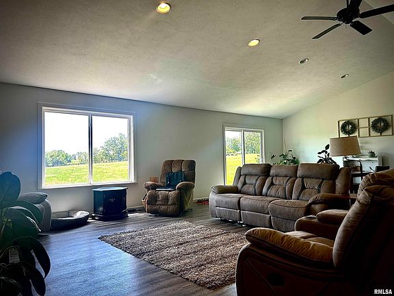 3rd image of 109 Trailridge Rd