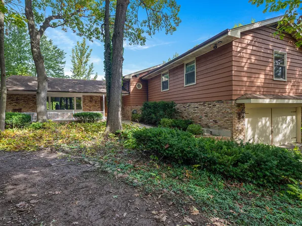 10S650 Oak Hill Ct, Burr Ridge, IL 60527