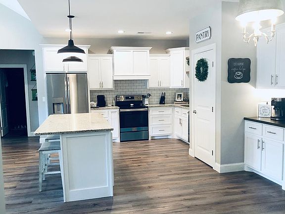4th image of 110 New Haven Ct