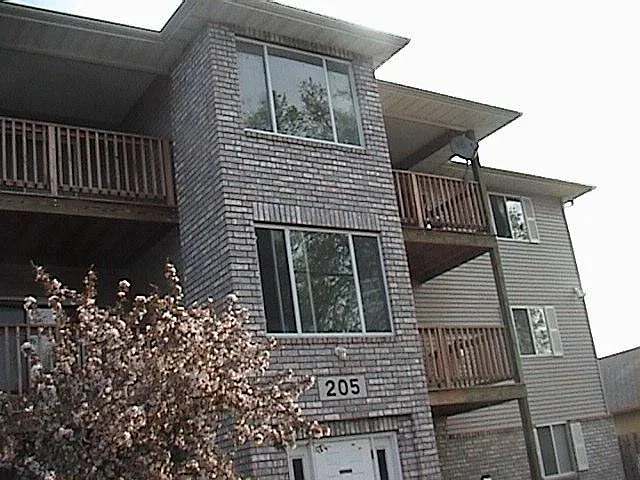 205 5th St #9 — Photo 3